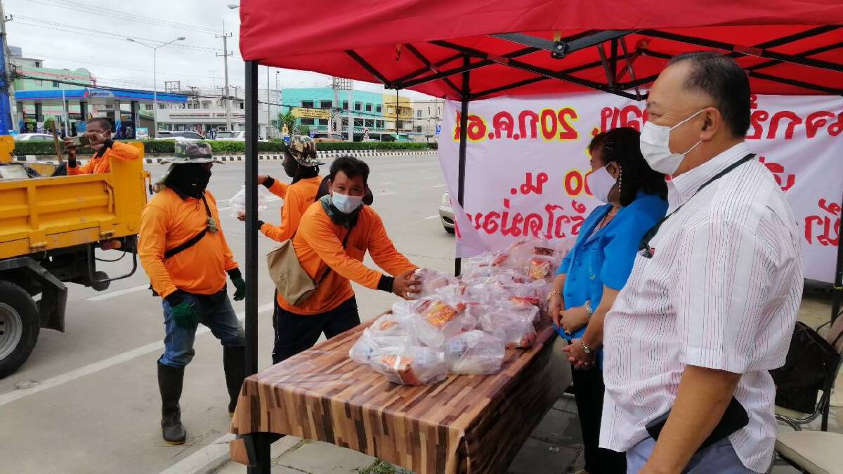 "คนไทยไม่ทิ้งกัน"ตั้งจุดแจกข้าวกล่อง-ลดภาระค่าใช้จ่ายช่วงโควิด