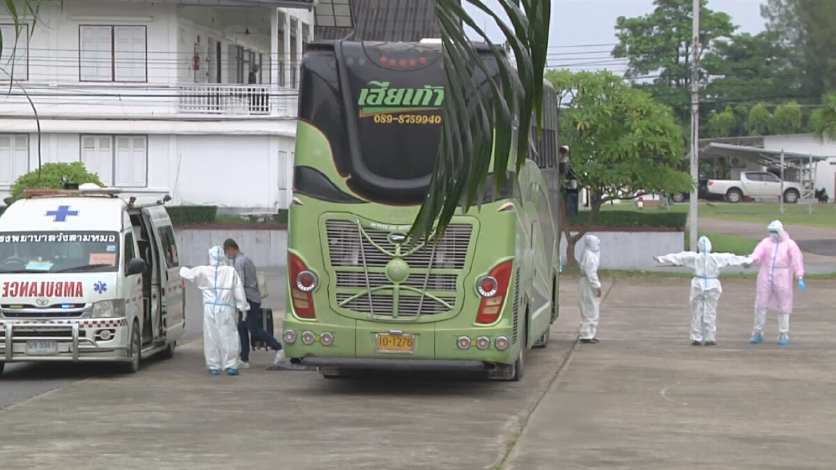รับลูกหลานกลับบ้าน 2 คันรถบัสแยกส่งรักษาตัวและกักตัวตามภูมิลำเนา