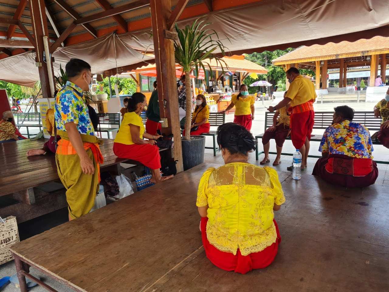 หมอเพลงโคราชขอให้เทศบาลงดเก็บค่าเช่า3หมื่นบาทศาลาไทยข้างลานย่าโม