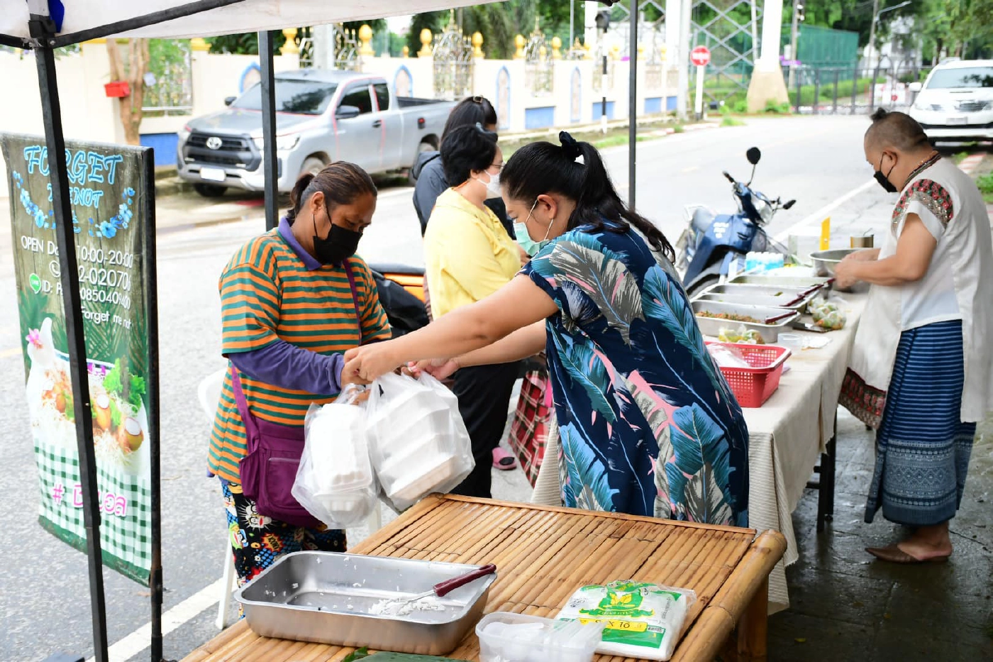 “ข้าวแกง 10 บาท”ช่วยเหลือชาวบ้านบรรเทาโควิด