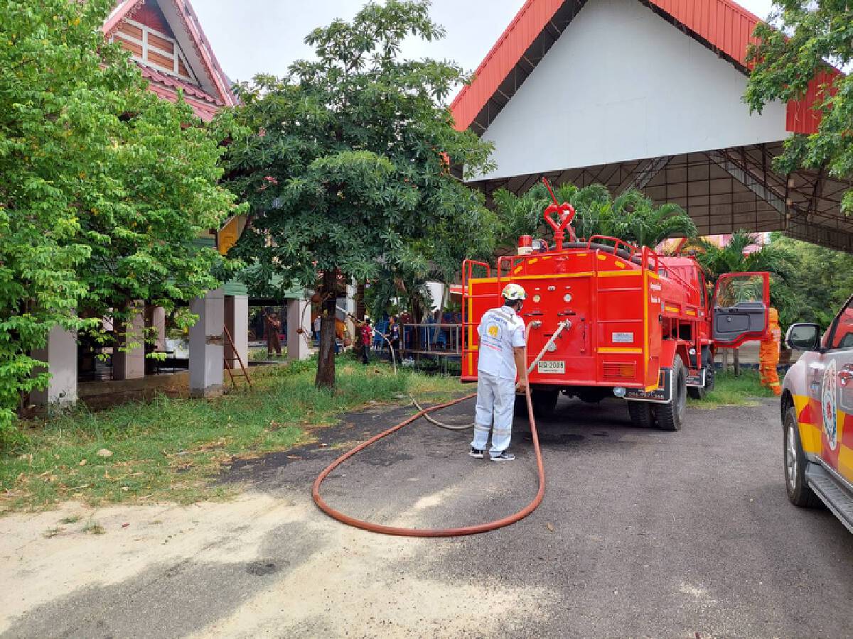 ไฟไหม้ศาลาการเปรียญวัดโครราชพระ-โยมช่วยกันหาน้ำดับ