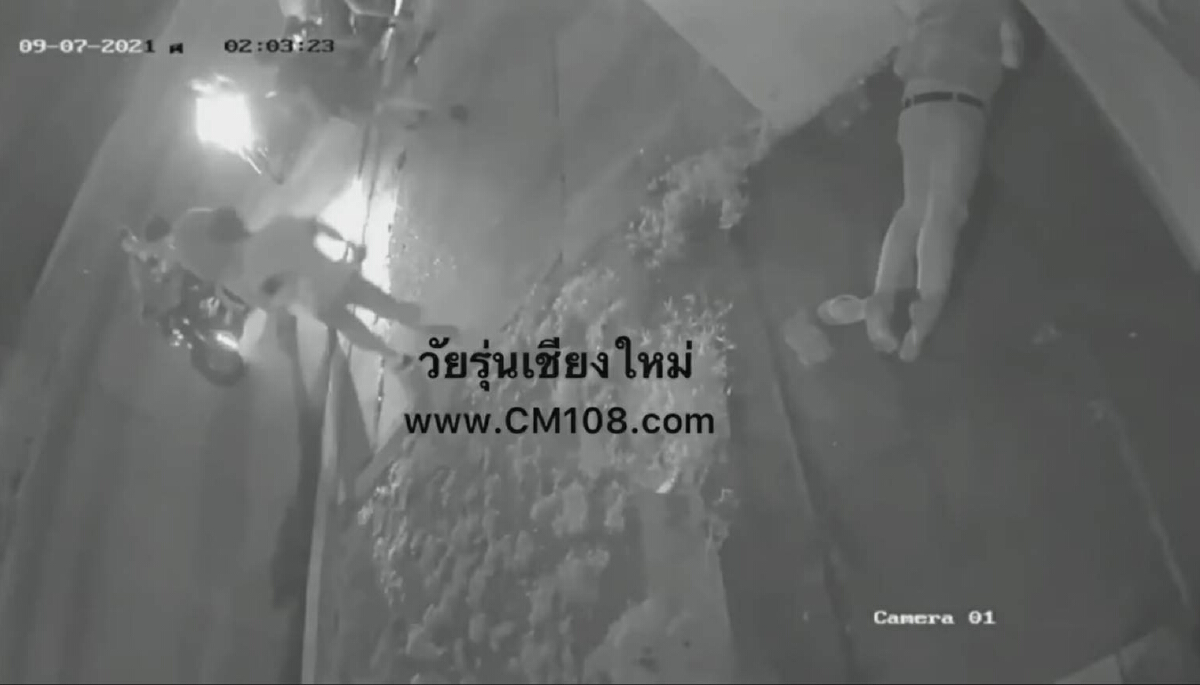 รู้ตัวแล้วกลุ่มวัยรุ่นรุมกระทืบหนุ่มลำพูนในพื้นที่เชียงใหม่