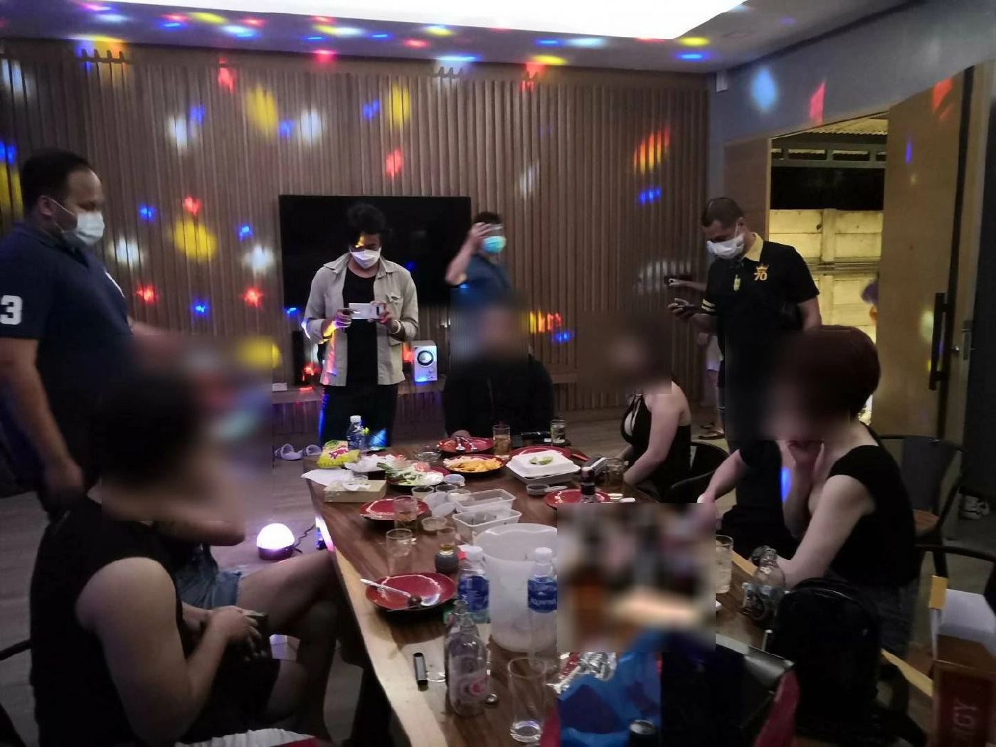 จับปารืตี้มั่วเซ็กซ์ 