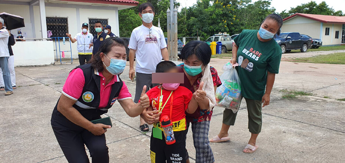 ส่งคลัสเตอร์ฟันน้ำนมกลับบ้าน ตายายผูกสายสิญจน์รับขวัญ