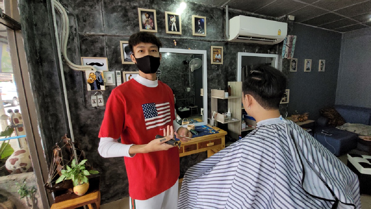 ช่างตัดผมเมืองอุบลฯติดประกาศหน้าร้าน ไม่ตัดผมให้ตำรวจสายตรวจ