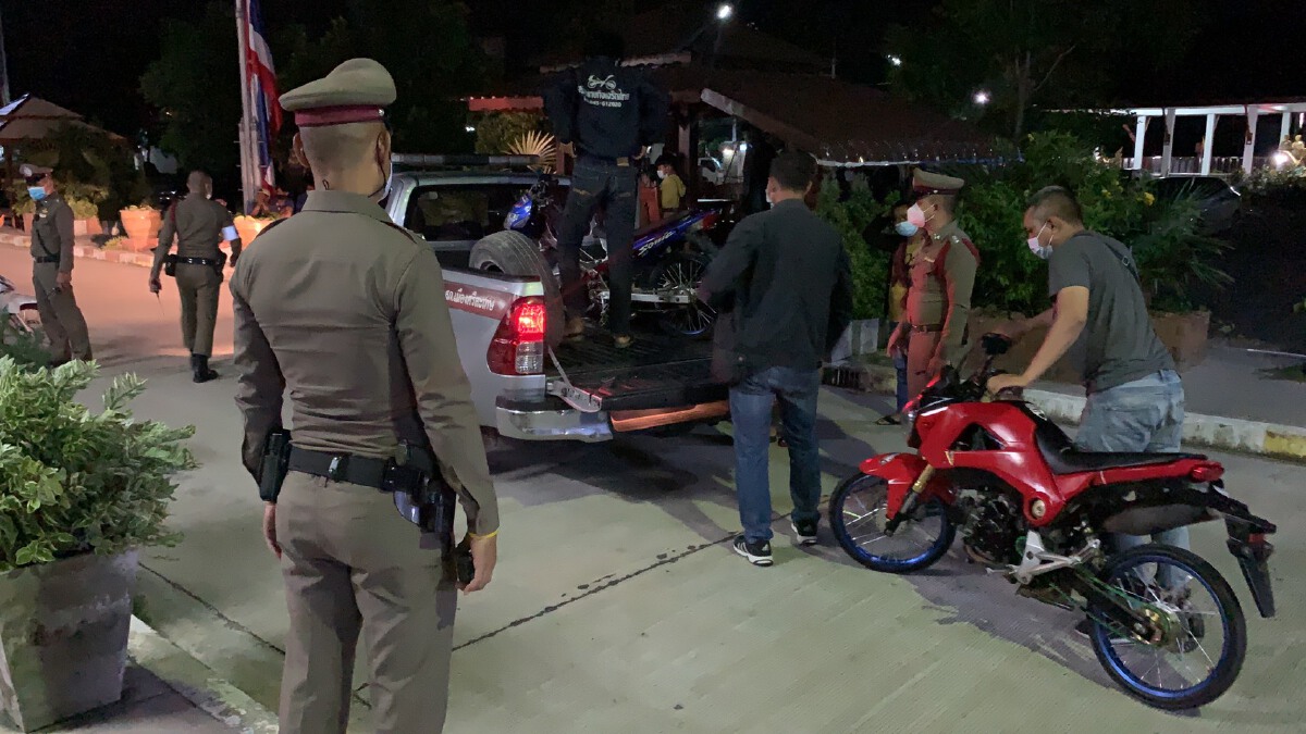 จับแก๊งเด็กแว้นซิ่งจยย. 20 คัน รวมกลุ่มไม่สนโควิดระบาด