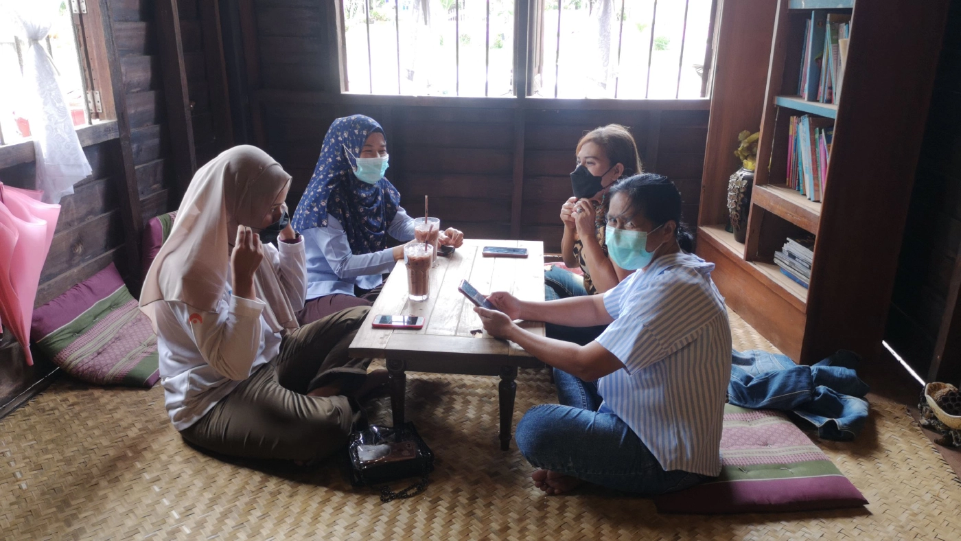 อดีตข้าราชการสานฝันวัยเด็ก แปลงบ้านไม้ 100 ปี ให้เป็นคาเฟ่