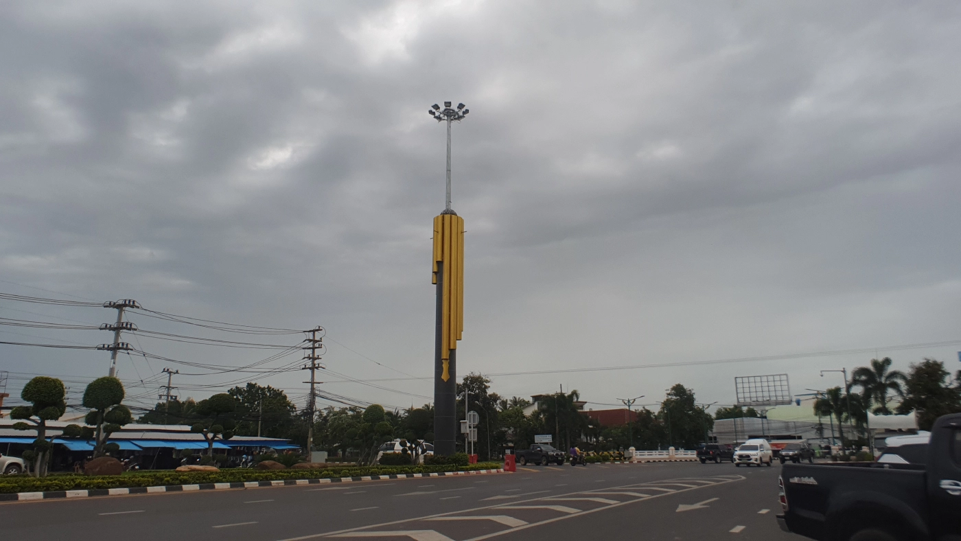 ตะลึง เสาไฟประติมากรรมโหวด จ.ร้อยเอ็ดต้นละเกือบล้านบาท