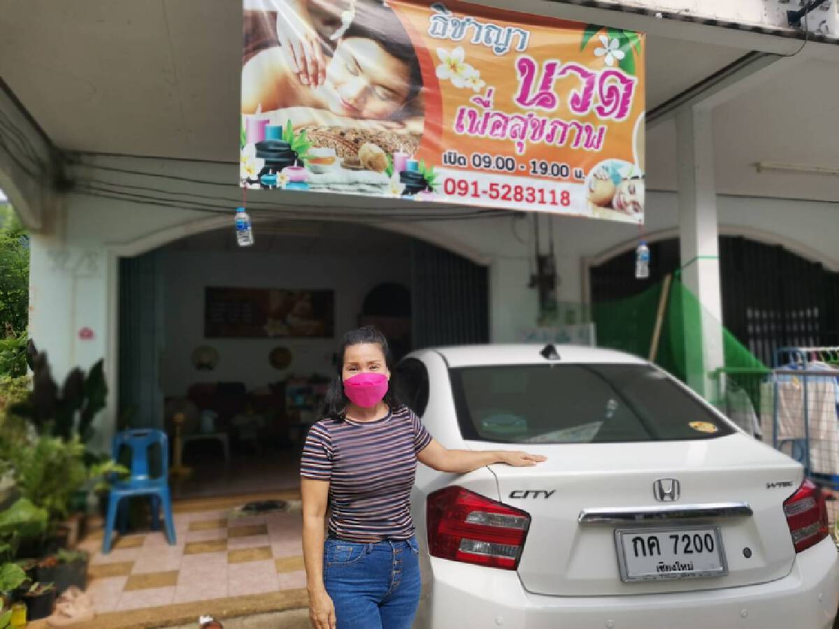 หลอนตอนเช้าตรู่!!  หนุ่มนิรนามนุ่งกางเกงในโดดขึ้นนั่งหลังคารถ