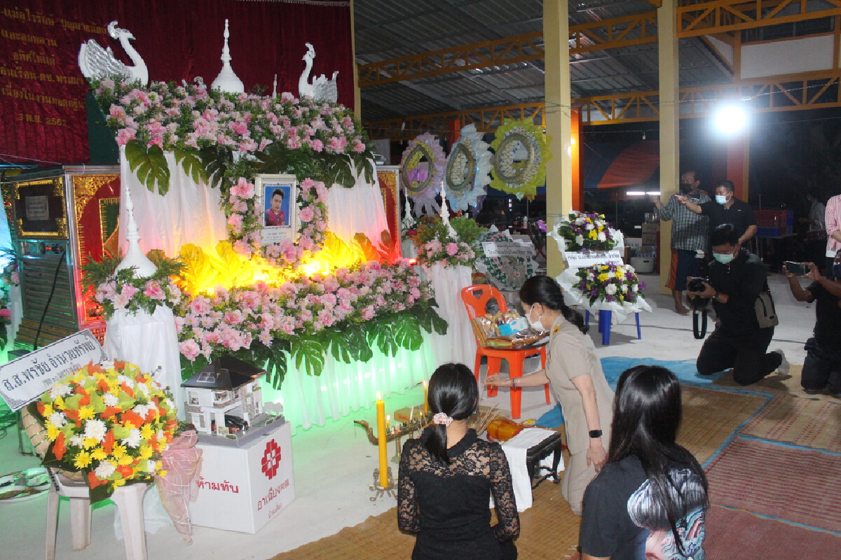 นายกอบจ.รุดเยี่ยมครอบครัวเหยื่อโรงเห็ดมรณะดับพร้อมกัน 3 ศพ