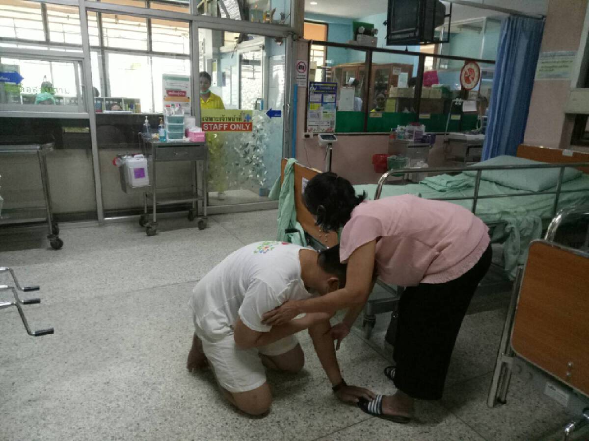 หลอนตอนเช้าตรู่!!  หนุ่มนิรนามนุ่งกางเกงในโดดขึ้นนั่งหลังคารถ