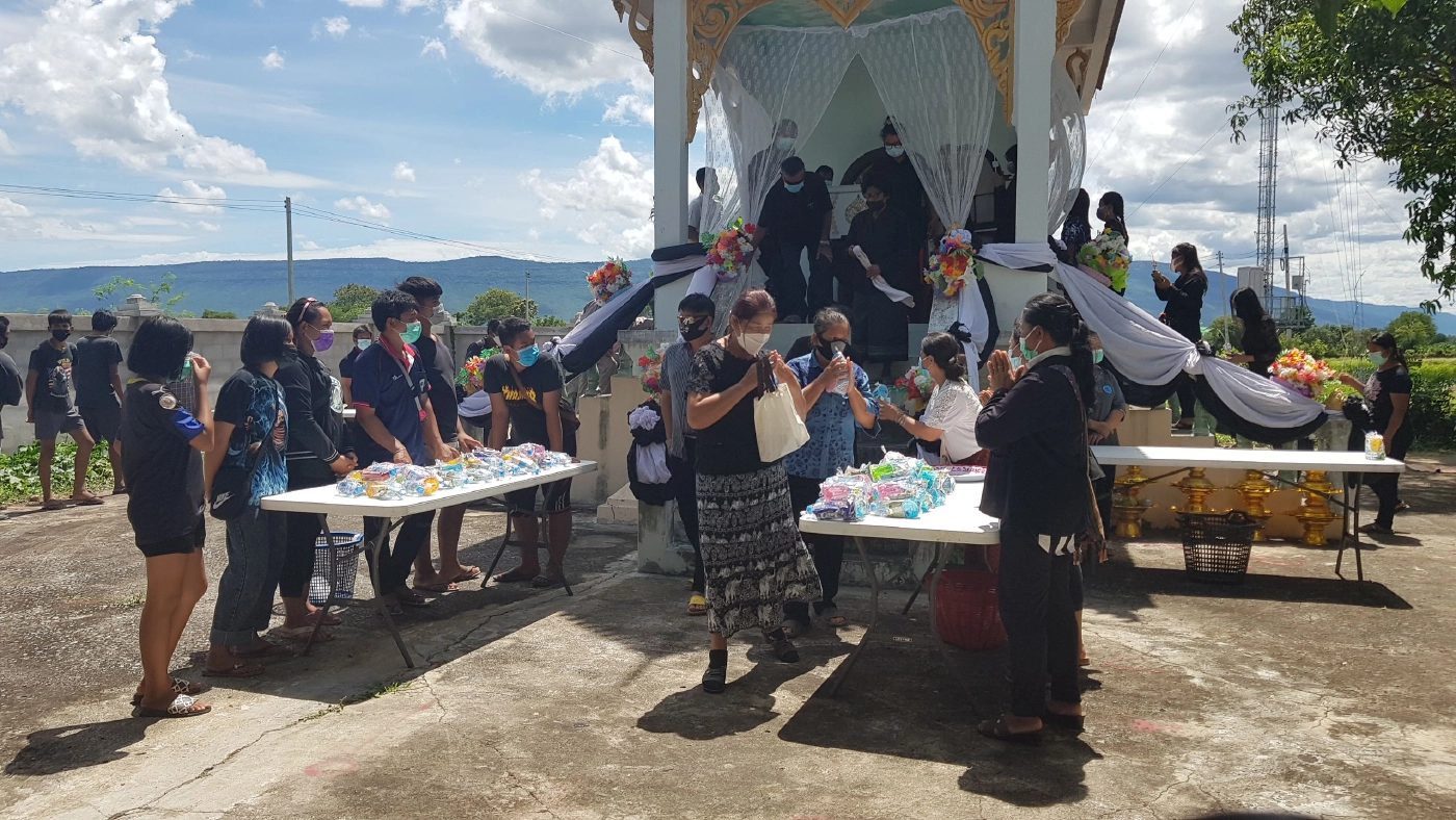 เร่งทำพิธีเผามือยิงดับยกครัว 4 ศพ ทั้ง 2 ฝ่ายยังทำใจไม่ได้