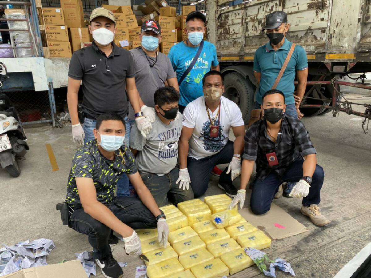 จับหนุ่มรับ-ส่งยาบ้า ทางพัสดุกว่า 3 แสนเม็ดทำมาแล้วนับ 10 ครั้ง