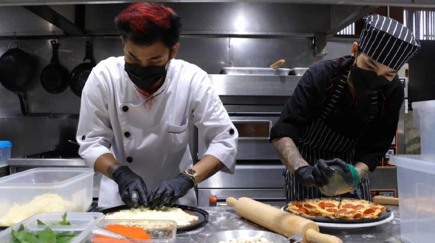 พาไปชิม"พิซซ่า"หน้าปูไข่แป้งชาโคล- 1 เดียวในเมืองพิษณุโลก