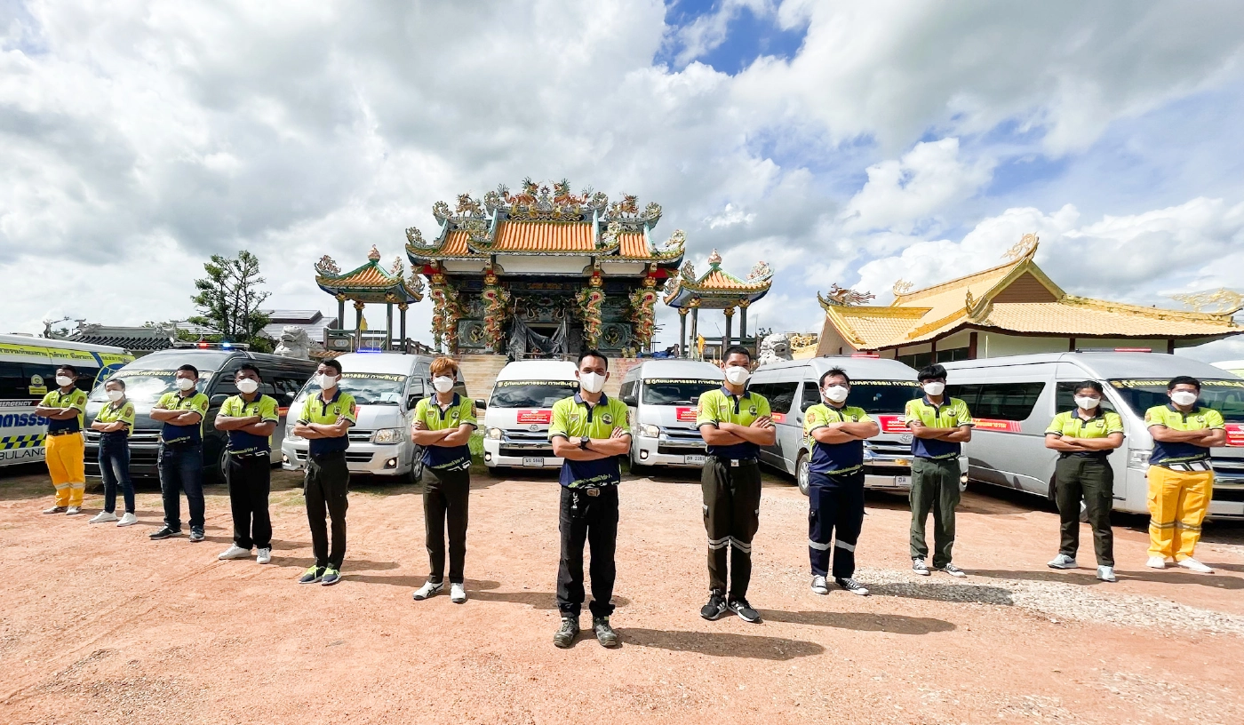 หน่วยกู้ภัยเมตตาธรรมปล่อยคาราวานรับผู้ป่วยโควิดพาคนอีสานกลับบ้าน