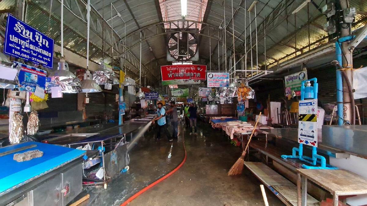 โควิด-19 ลาม สั่งปิดตลาดสดแม่กลอง-ร่มหุบ ตลาดใกล้เคียง 2 วันฉีดยาฆ่าเชื้อ