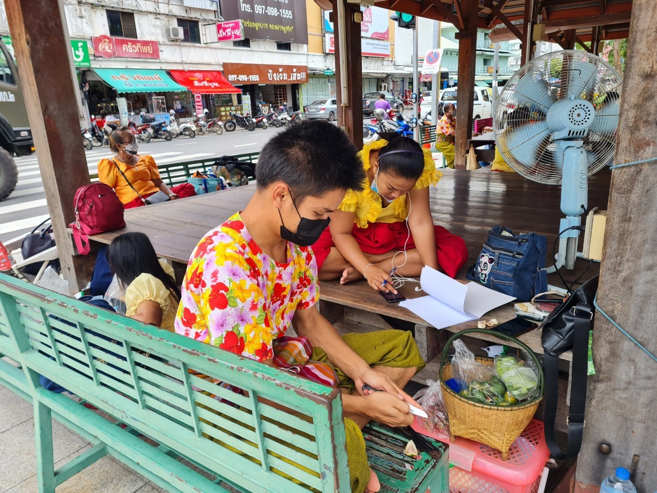 หมอเพลงโคราชขอให้เทศบาลงดเก็บค่าเช่า3หมื่นบาทศาลาไทยข้างลานย่าโม