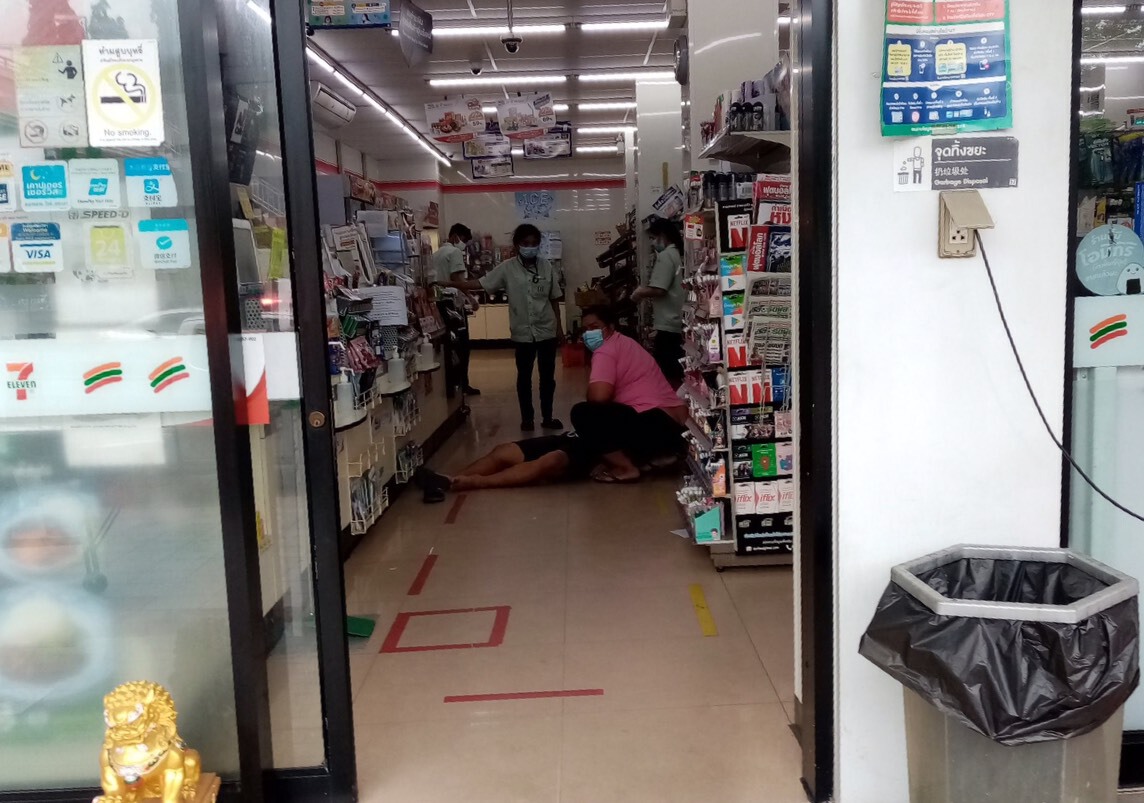 สลดชายวัย 47 ปี เดินซื้อของร้านสะดวกซื้อ ล้มดับหน้าเคาน์เตอร์จ่ายเงิน