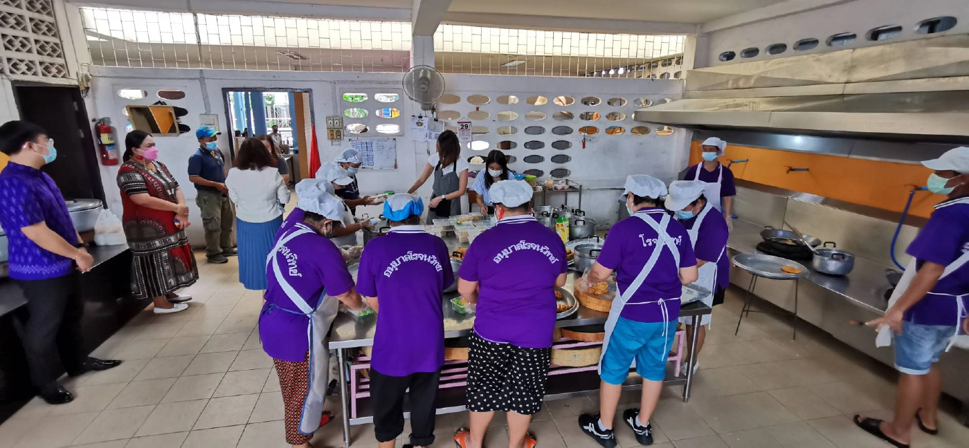 ร.ร.เอกชนปรับตัวเปิดครัว“ครูโรจน์”-ส่งขายแบบเดลิเวอรี่