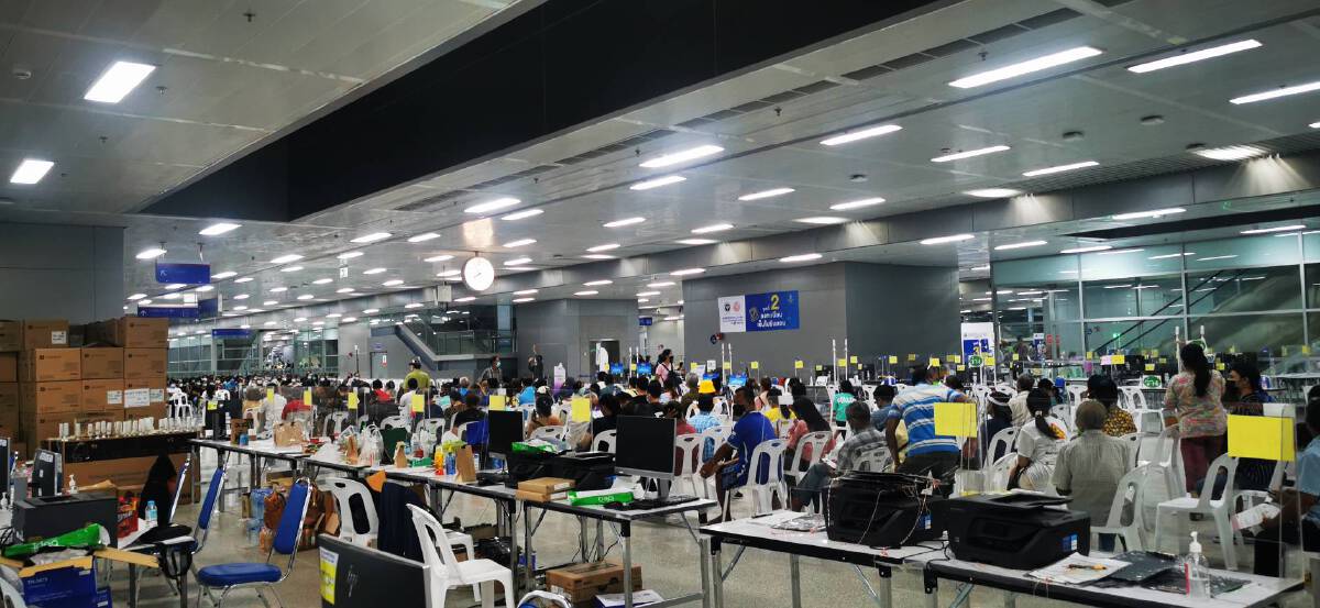 ภาพของประชาชนที่ walk in มารับบริการฉีดวัคซีนที่บางซื่อ