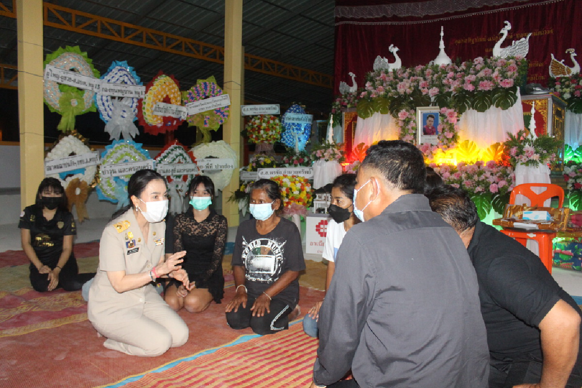 นายกอบจ.รุดเยี่ยมครอบครัวเหยื่อโรงเห็ดมรณะดับพร้อมกัน 3 ศพ