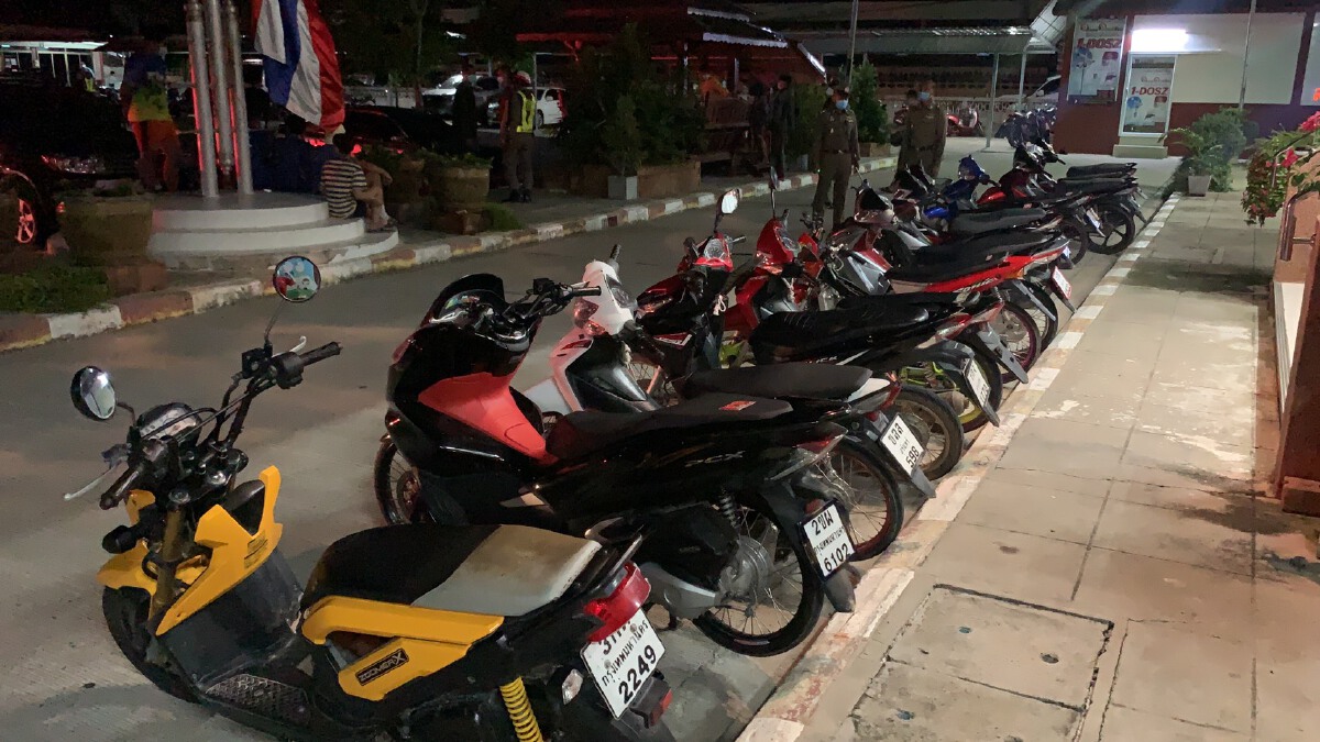 จับแก๊งเด็กแว้นซิ่งจยย. 20 คัน รวมกลุ่มไม่สนโควิดระบาด