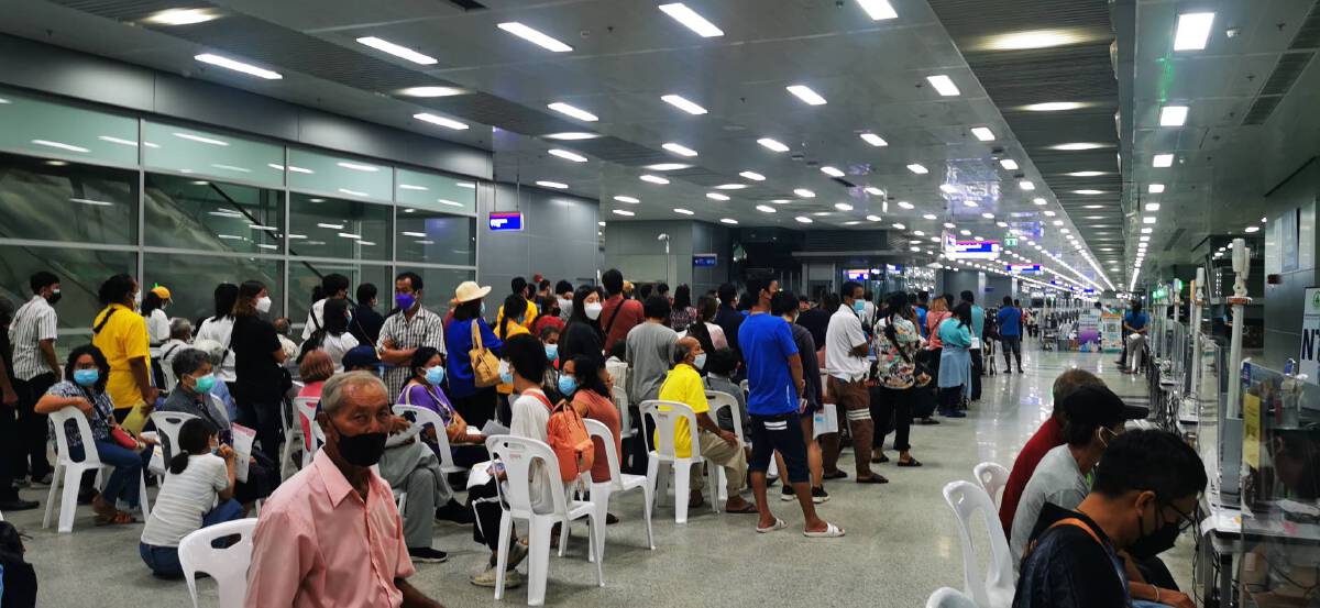 ภาพของประชาชนที่ walk in มารับบริการฉีดวัคซีนที่บางซื่อ