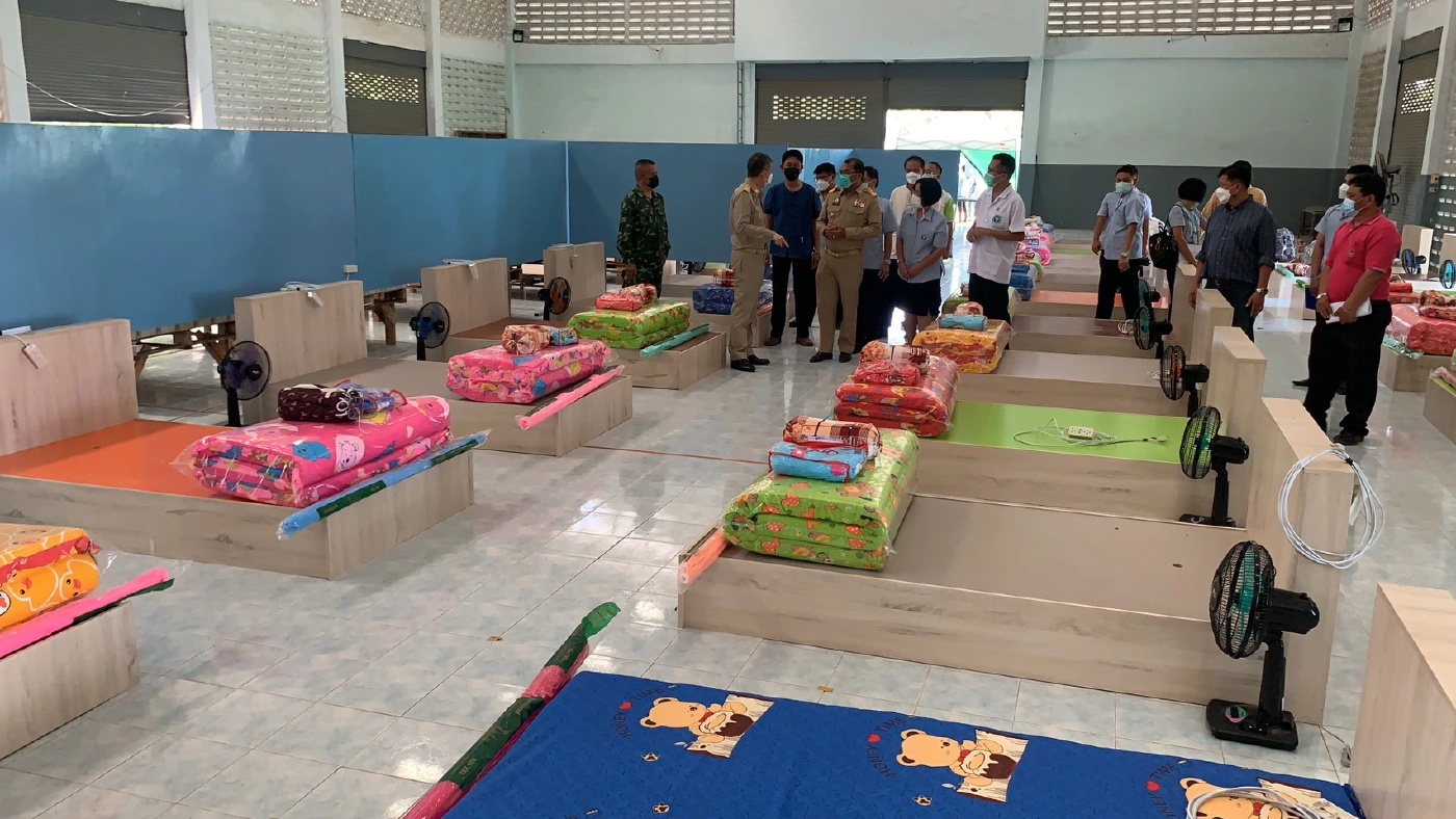 มอบดอกไม้ต้อนรับคณะหมอ-พยาบาล มาปฏิบัติงานที่รพ.สนาม