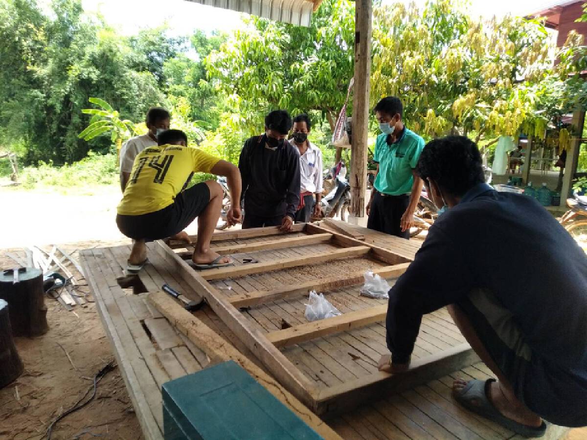 ผุดภูมิปัญญาชุมชนทำเตียงเสริมโรงพยาบาลสนามแห่งที่ 8