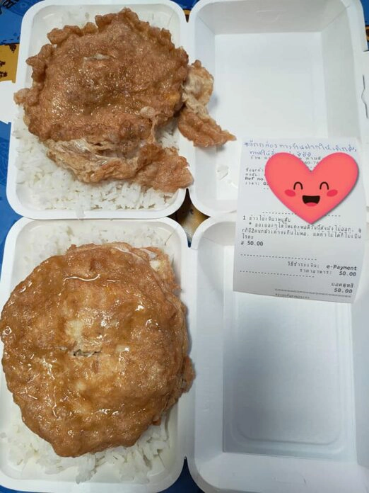 สาวสั่งข้าวเงินไม่พอ เขียนโน๊ตขอเยอะๆ เผื่อลูก 2 คน แม่ค้าใจดีจัดให้