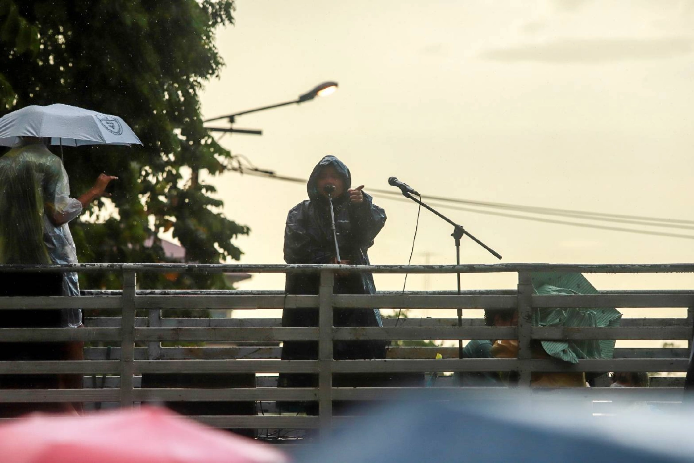 "เพนกวิน" ถล่มแหลก! แจง 12 เหตุผลประชาชนเกลียด"บิ๊กตู่"