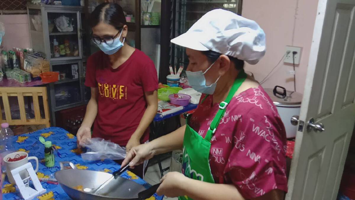 เปิดใจแม่ค้าจัดให้ออเดอร์ลูกค้าขอข้าวไข่เจียวหมูสับเยอะ ๆ กลัวลูกไม่อิ่ม
