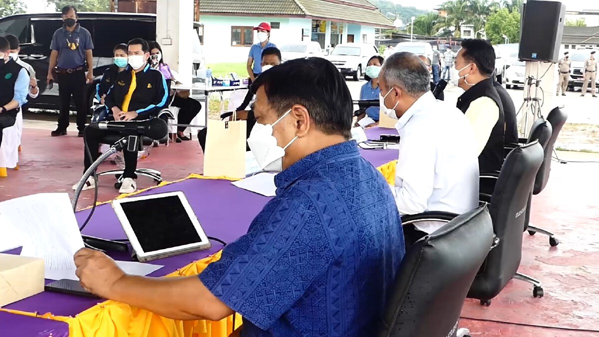 รมช.พาณิชย์ลงพื้นที่ รับฟังมังคุดราคาตกต่ำ