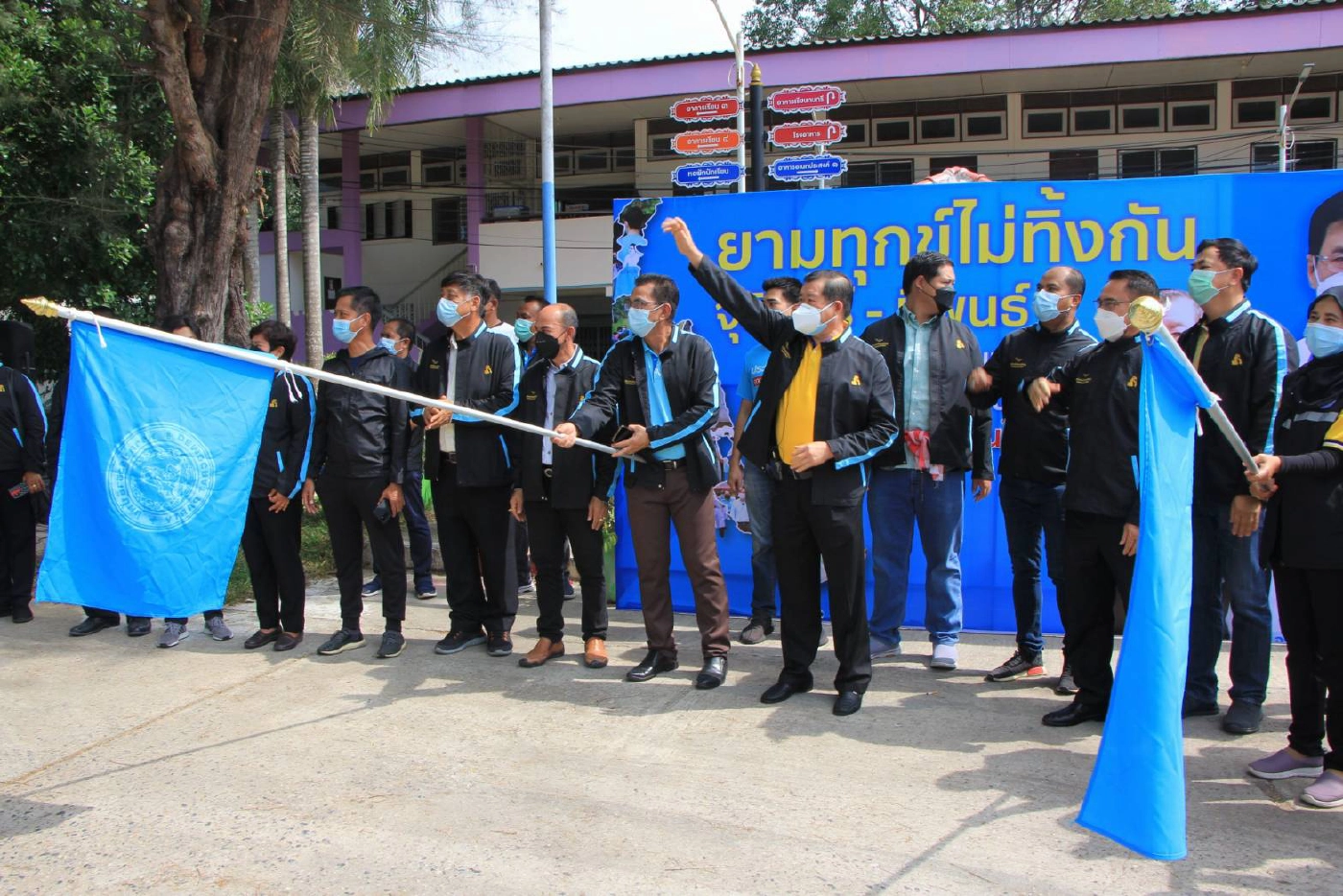 ปชป.ปล่อยคาราวานช่วยคนใต้สู้ภัยโควิด จัด 5 หมื่นถุงยังชีพบรรเทาภาระปชช.