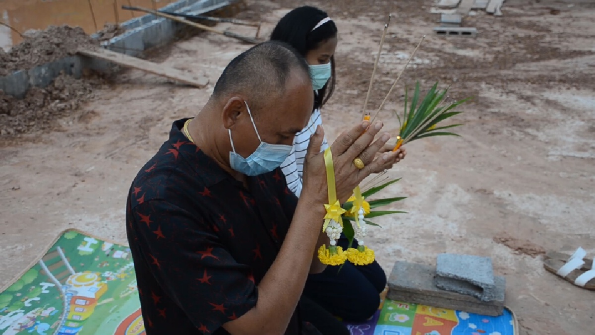 เสี่ยร้านวัสดุถูกหวย2งวดได้เงินนับล้านหลังขอโชคพญานาคเกี้ยว