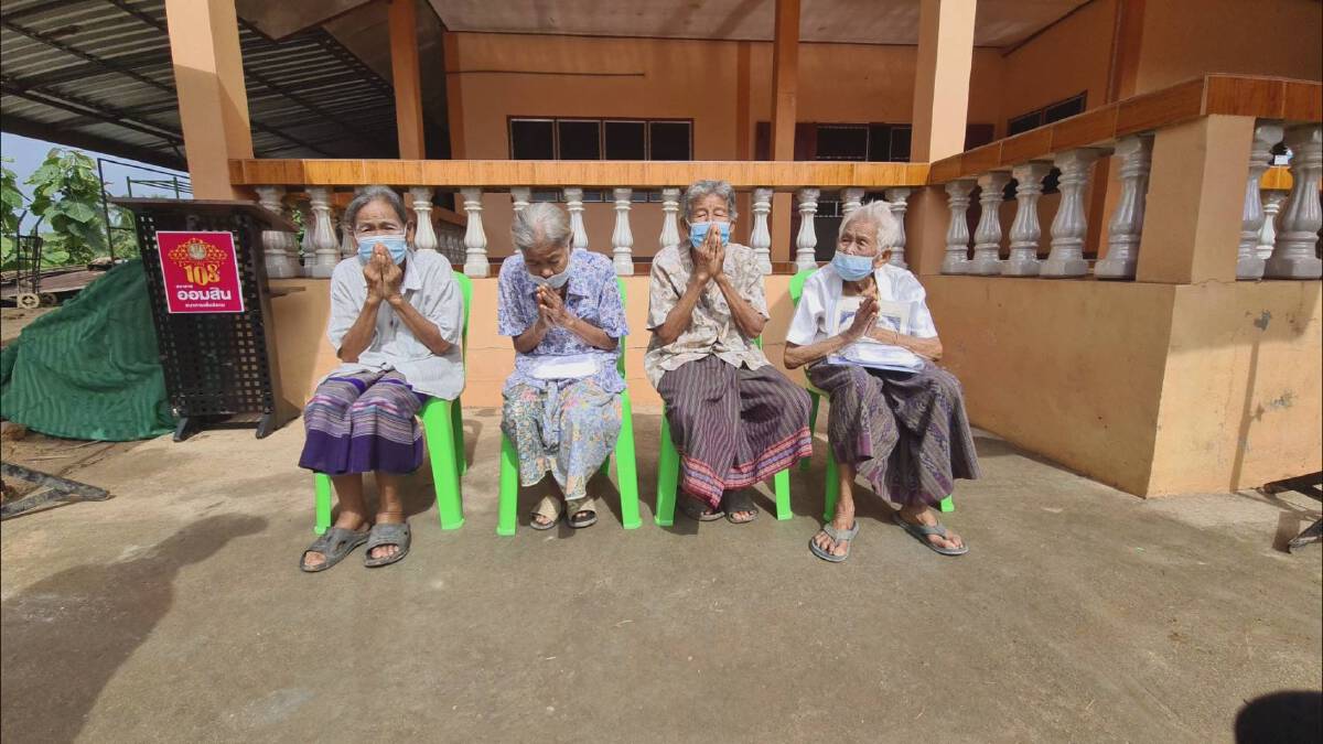หมดทุกข์หมดโศก! รมว.ยุติธรรมมอบโฉนดให้ 4 คุณยายสุโขทัย