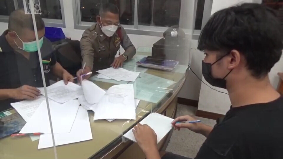 หนุ่มหาดใหญ่ขึ้นโรงพักแจ้งความ พล.อ.ประยุทธ์ ละเว้นปฎิบัติหน้าที่