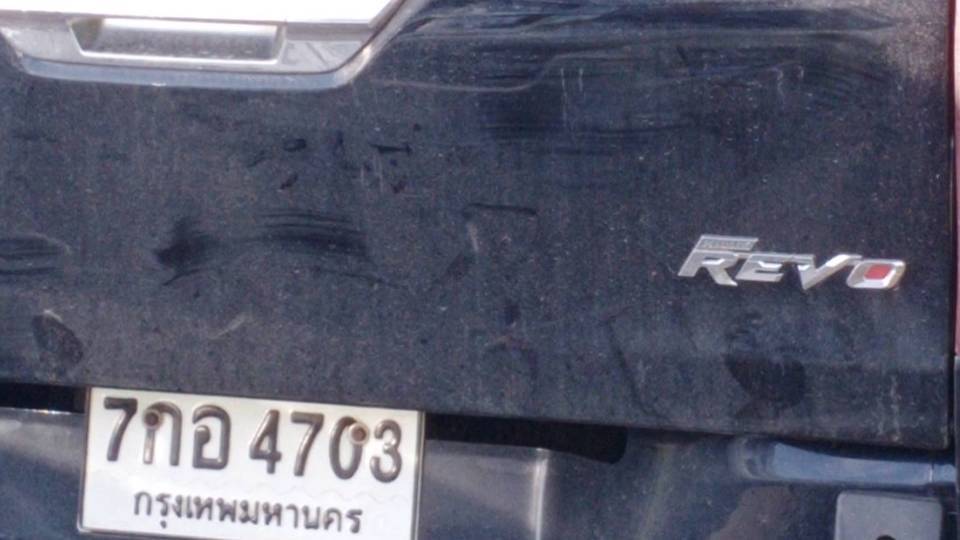 คนร้ายลอบวางระเบิดรถ จนท. บาดเจ็บ 8 นาย ตอบโต้เหตุวิสามัญ
