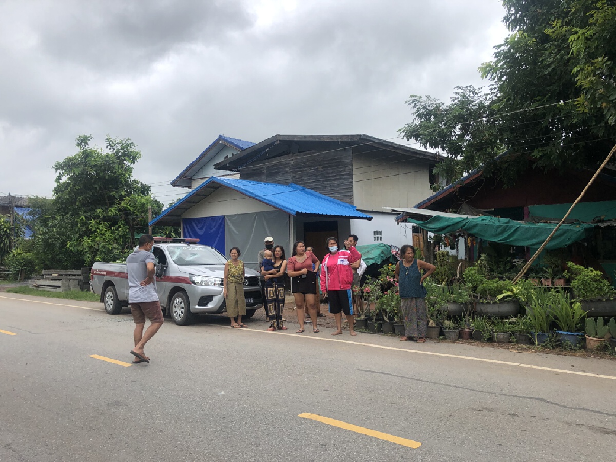 ออกไประงับเหตุชายเมายาคลุ้มคลั่งตำรวจบาดเจ็บถูกมีดฟันศีรษะ