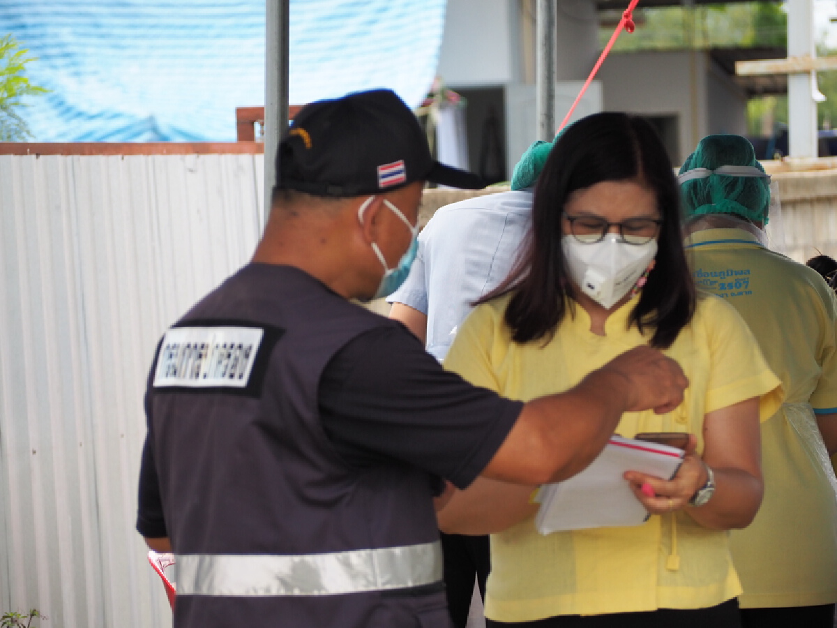 ตรวจเชิงรุกรอบ 2 แคมป์คนงานหนองแฝก อ.สารภี หลังยอดติดเชื้อรวมพุ่ง 4 ราย