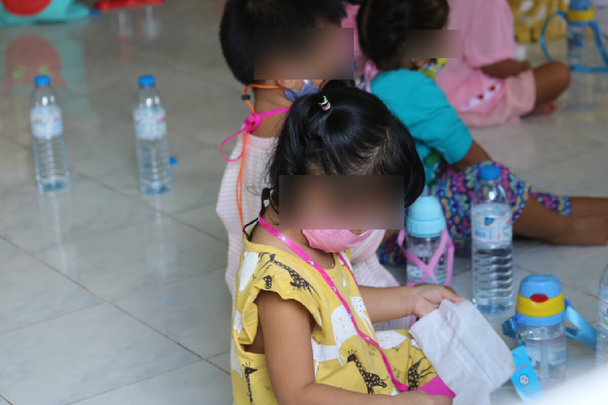 ส่งคลัสเตอร์ฟันน้ำนมกลับบ้าน ตายายผูกสายสิญจน์รับขวัญ