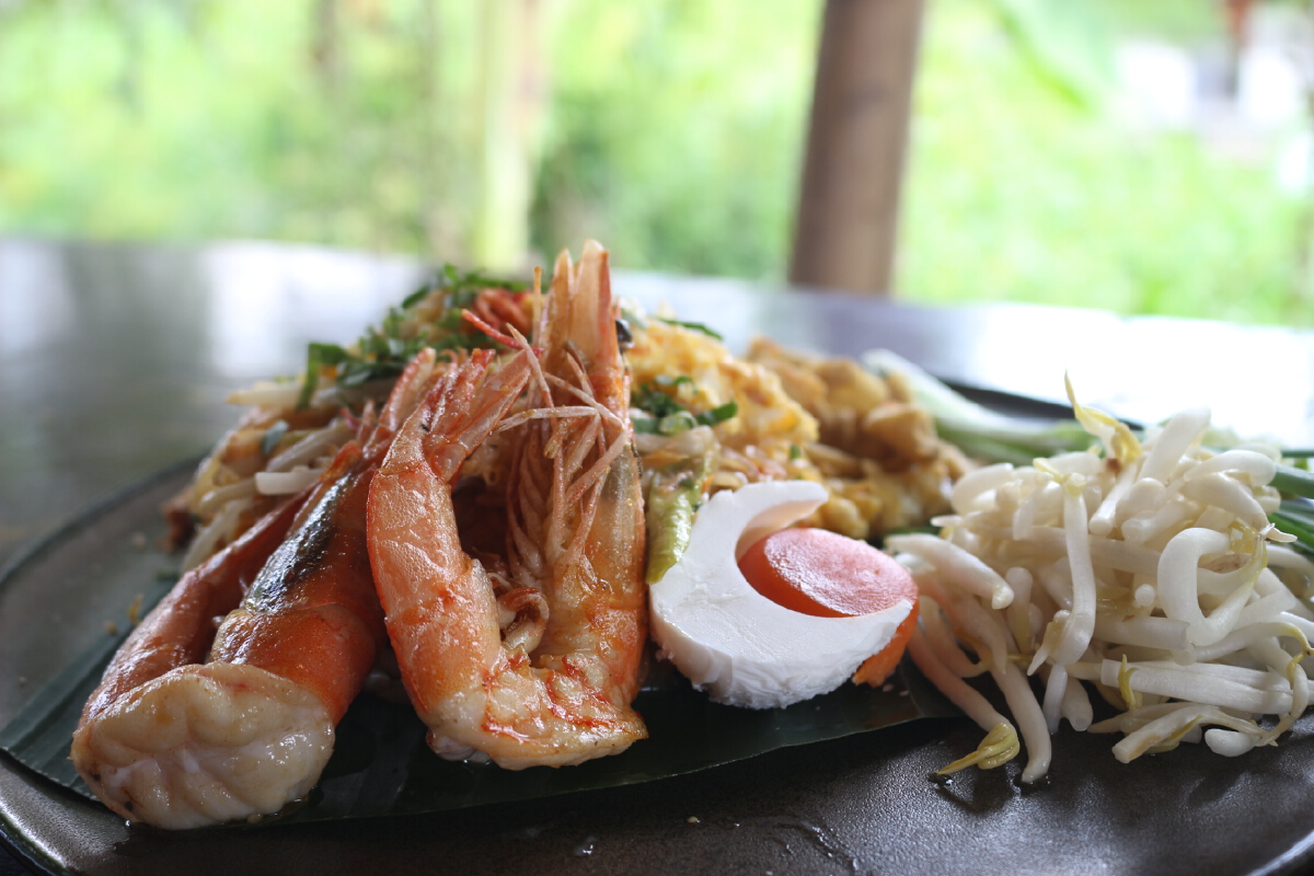 สาวเทรนเนอร์มวยเจอพิษโควิดฮึดสู้เปิดร้านผัดไทยไข่นัวกุ้ง