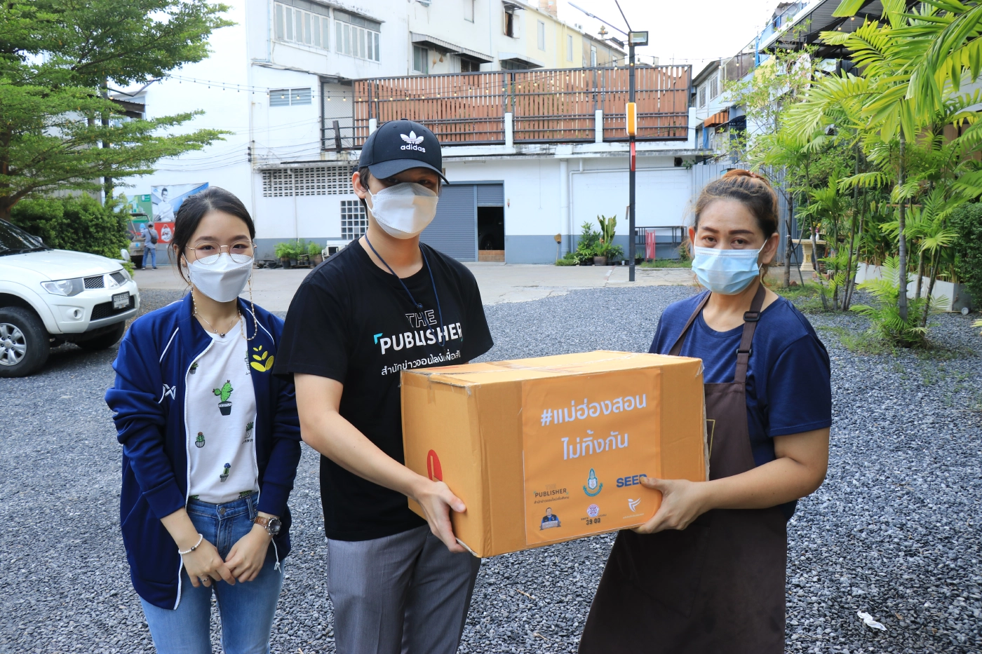 เยาวชนแม่ฮ่องสอนไม่ทิ้งกัน-มอบกล่องยังชีพสู้โควิด