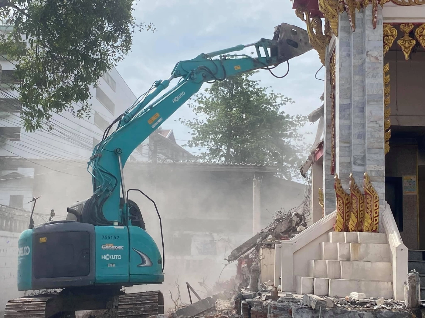 เมรุวัดบางน้ำชนที่เสียหายจากการเผาศพต่อเนื่อง