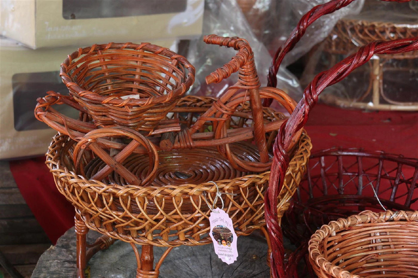 กลุ่มแม่บ้านสตรีทำตะกร้าจาก“เถาวัลย์”-สร้างรายได้จากวัชพืชไร้ค่า