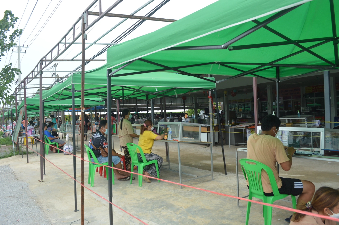 ผู้ค้าหวยรายย่อยแห่รับสลากฯที่ทำการไปรษณีย์ บางรายครวญเลือกปฏิบัติ