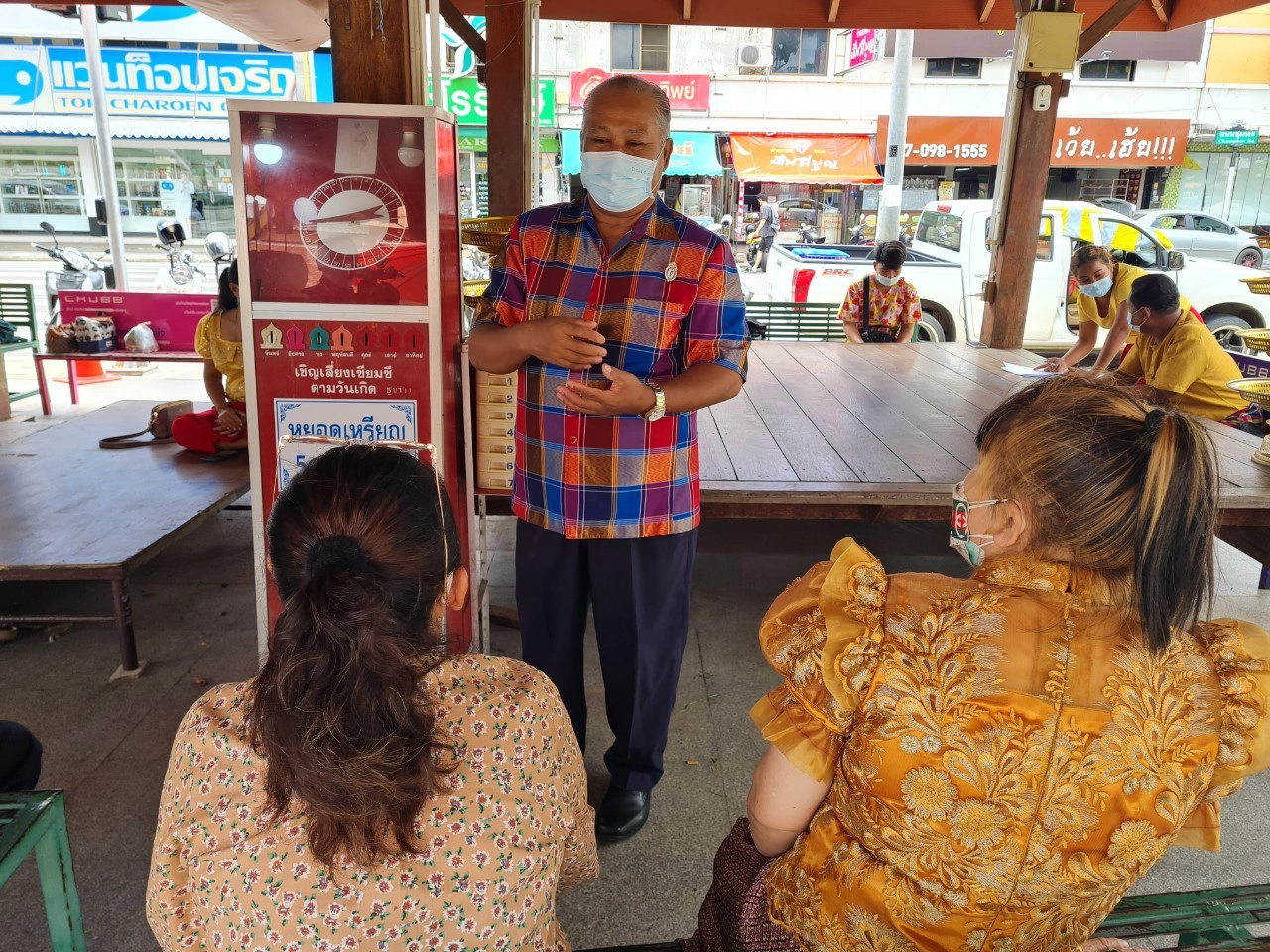 หมอเพลงโคราชขอให้เทศบาลงดเก็บค่าเช่า3หมื่นบาทศาลาไทยข้างลานย่าโม