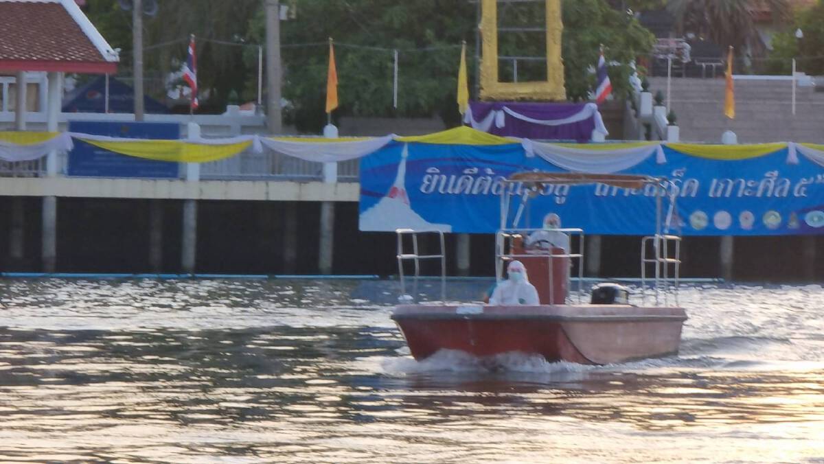 นายกอบต.สวมบทคนขับเรือ  พาลูกบ้านติดเชื้อโควิด-19ส่งขึ้นฝั่งไปรักษารพ.