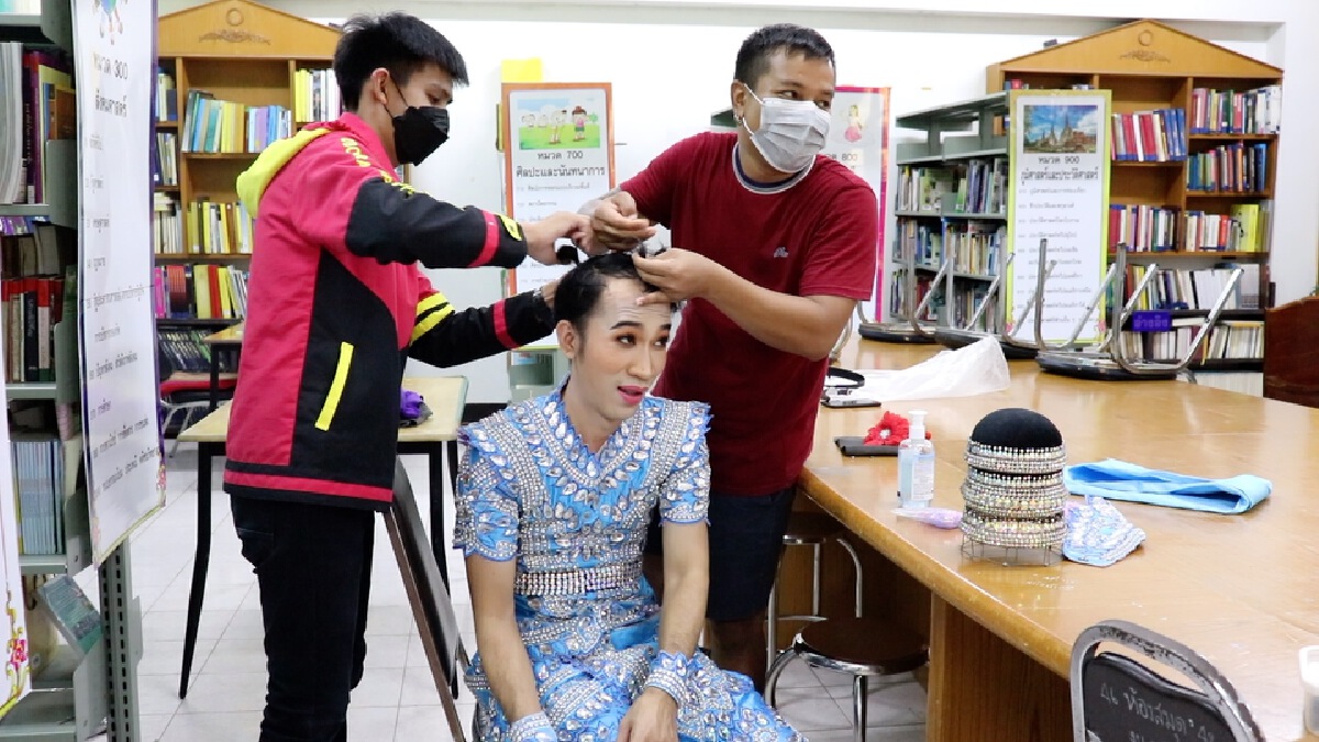 ครูไอเดียเจ๋ง แต่งชุดหมอลำสอนออนไลน์หวังเด็กสนใจเรียน
