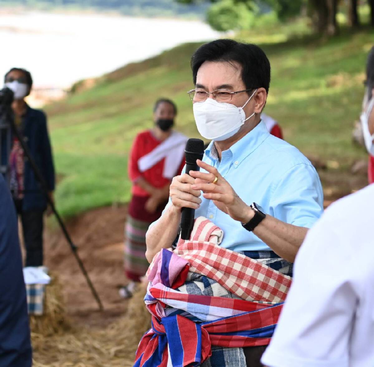 ผลักดันเปิดด่าน ! จุรินทร์ ลุย "การค้าชายแดน" หาแนวเปิดด่าน "เพิ่มมูลค่าการส่งออก นำรายได้เข้าประเทศ หารือทุกฝ่ายที่อุบลฯวันนี้ 